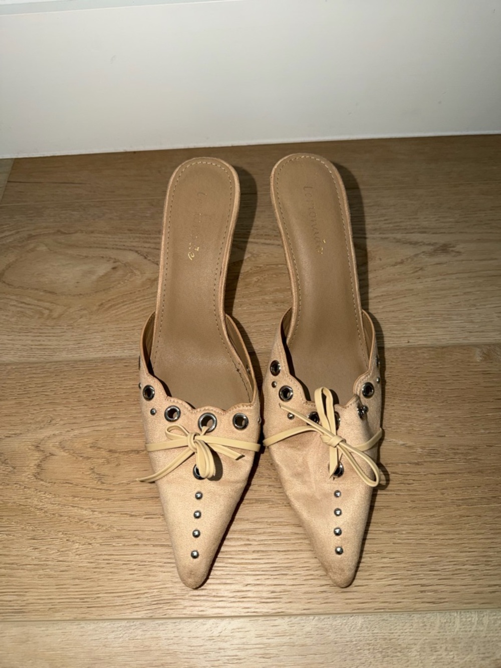 Pointed Toe Tan Mule with Eyelet & Bow Detail